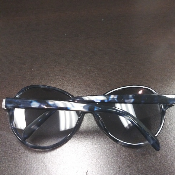 BLNQ Sunglasses - Picture 2 of 6